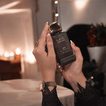 Load image into Gallery viewer, White Flora